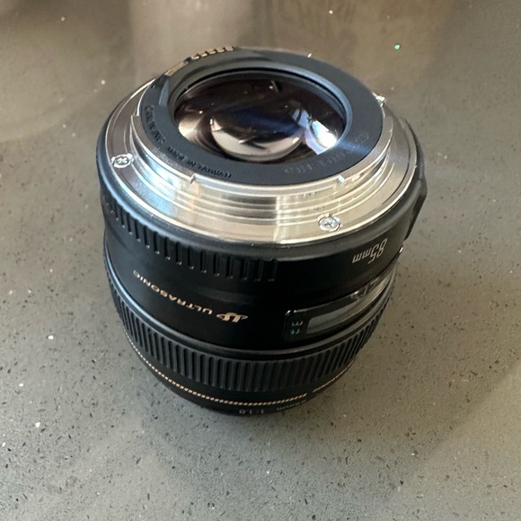 Canon EF 85mm 1.8 Lens - Picture 6 of 6